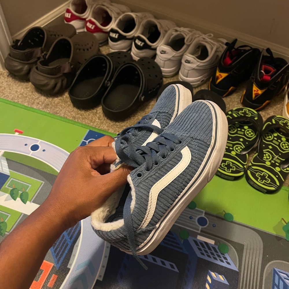 Vans Sneakers Boys (Posted July 2024)